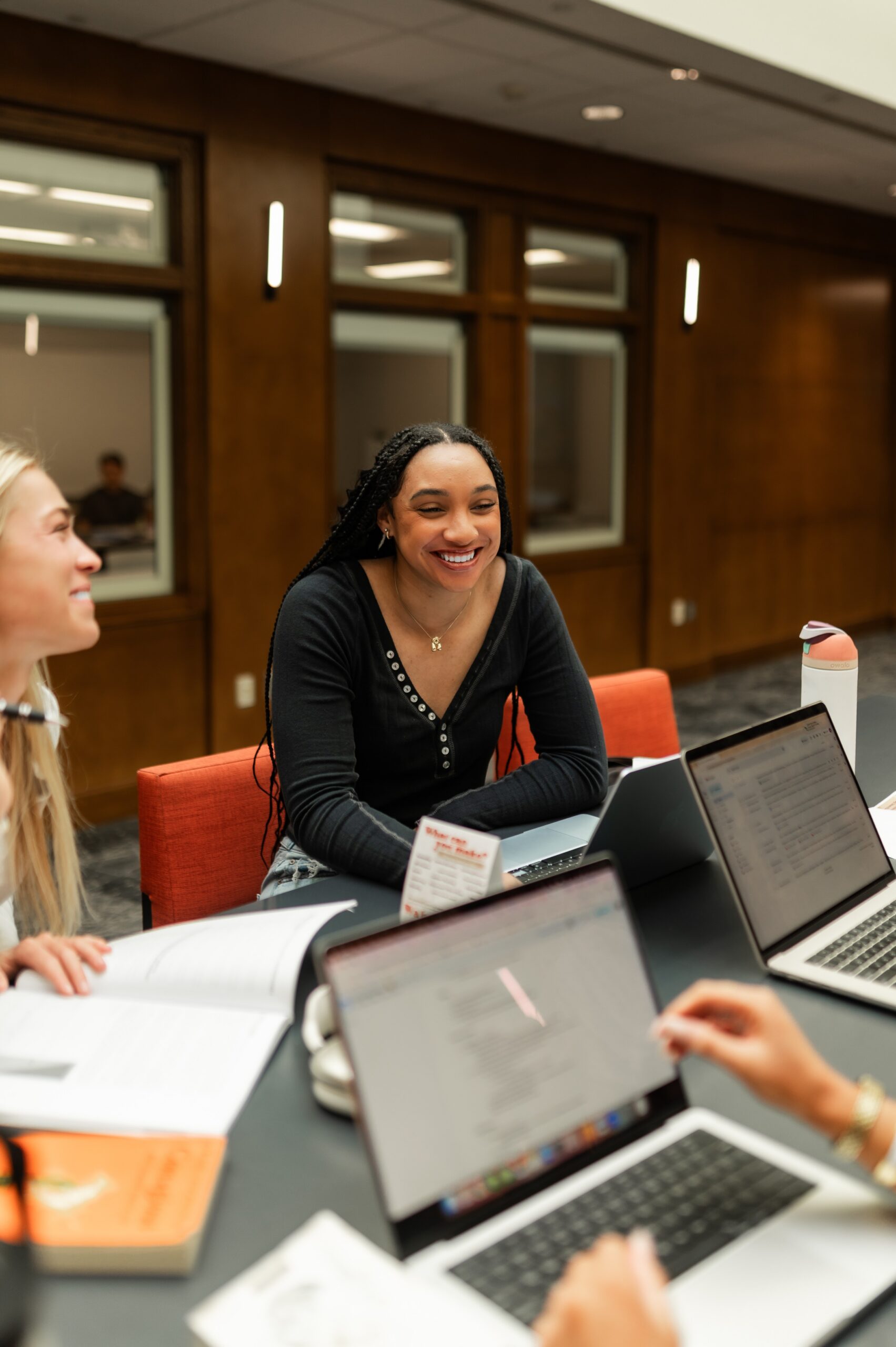 peer learning session in campus library scaled